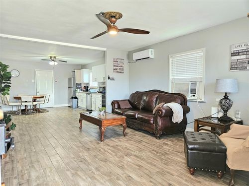 4514 W Bayshore Dr, Bacliff, TX, 77518-1413 | Card Image