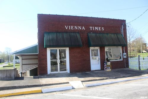 305 & 307 E Main Street, Vienna, IL, 62995 | Card Image