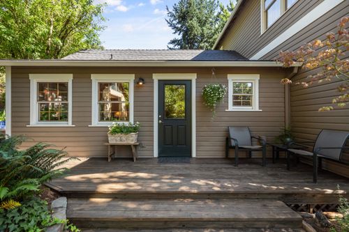 890 S 3rd St, Jacksonville, OR, 97530-9017 | Card Image