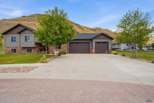 8064 Steamboat Ct, Summerset, SD, 57769-6213 | Card Image