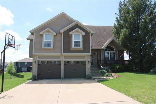 4711 Ne 103rd Ter, Kansas City, MO, 64156-3010 | Card Image