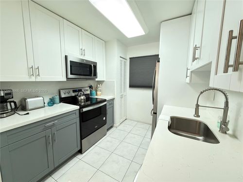 223-201 178th Dr, Sunny Isles Beach, FL, 33160-2845 | Card Image