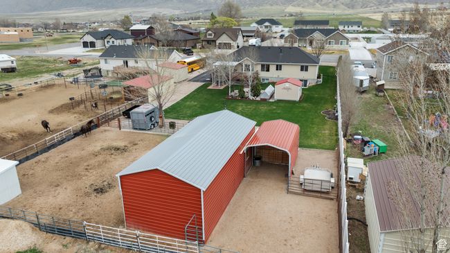 Aerial view with a residential view | Image 35