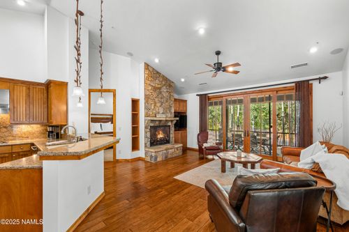 1515 E Castle Hills Dr, Flagstaff, AZ, 86005-2724 | Card Image