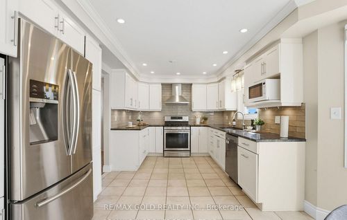 38 Silverbirch Pl, Whitby, ON, L1R1X6 | Card Image