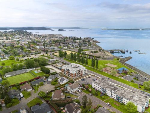 203-9570 Fifth St, Sidney, BC, V8L2W5 | Card Image