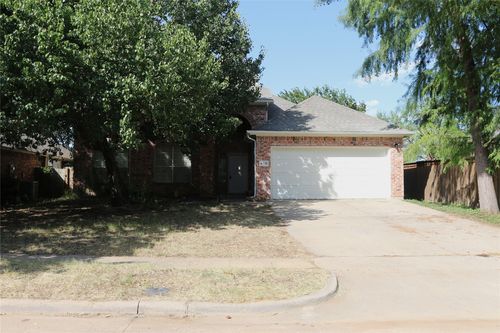 4710 Lincolnshire Dr, Grand Prairie, TX, 75052-8341 | Card Image