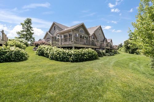 1040 Ann Marie Way, Oconomowoc, WI, 53066-2916 | Card Image