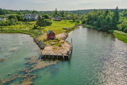 129 E Boston Road, Vinalhaven, ME, 04863 | Card Image