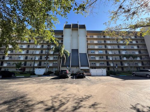 apt-102-3300 W Rolling Hills Cir, Davie, FL, 33328-1945 | Card Image