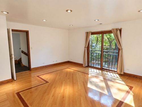 2-1942 W Melrose Street, Chicago, IL, 60657 | Card Image