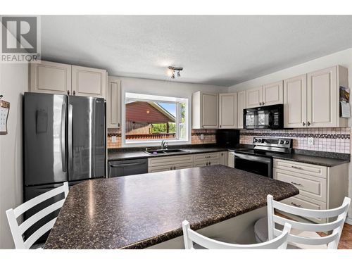 135 Whiteshield Cres, Kamloops, BC, V2E1H2 | Card Image