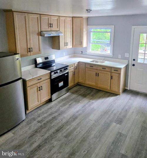 868 Coates St, COATESVILLE, PA, 19320-3325 | Card Image