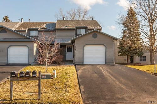 8215 Beehive Cir, Liverpool, NY, 13090-6850 | Card Image