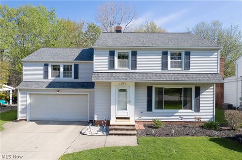 5297 Marian Dr, Lyndhurst, OH, 44124-1228 | Card Image