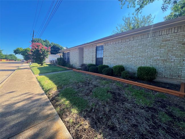 2765 Meadow Gate Ln, Home with 3 bedrooms, 2 bathrooms and null parking in Dallas TX | Image 12