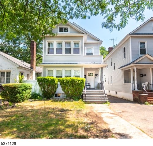 30 E Henry St, Linden, NJ, 07036-2902 | Card Image