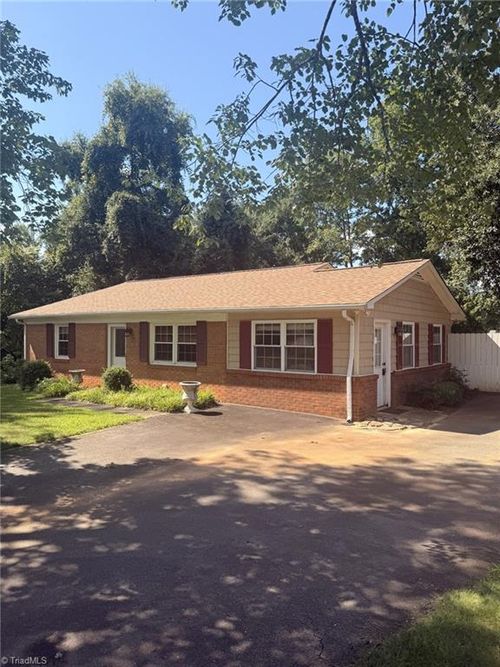122 Redwood Bnd, King, NC, 27021-9304 | Card Image
