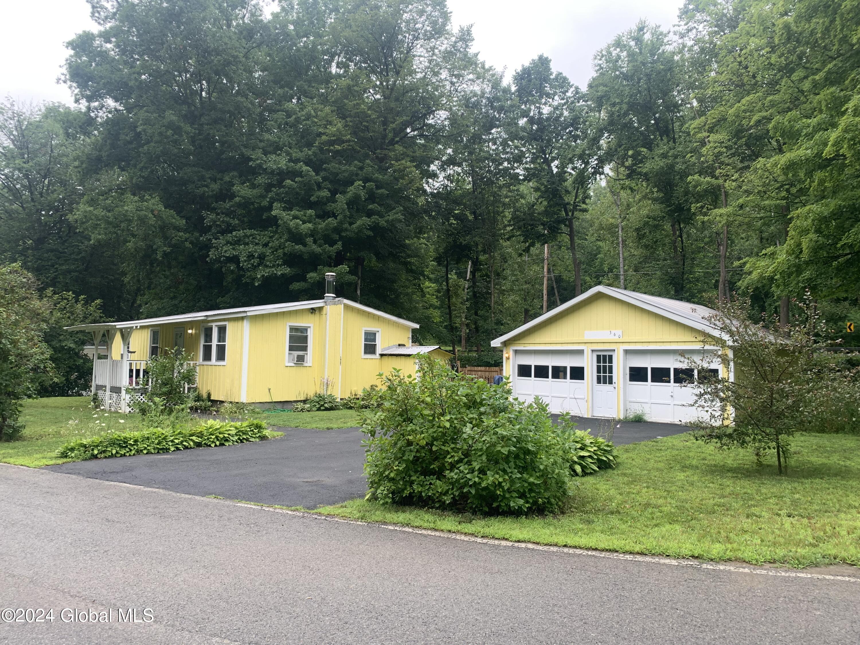Daniels Rd, Saratoga Springs, NY 12866