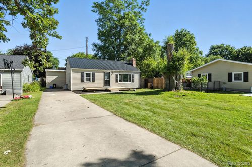 2311 Elmwood St, Port Huron, MI, 48060-2757 | Card Image