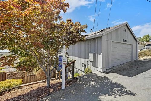 1939 Placer Dr, Castro Valley, CA, 94578-1336 | Card Image