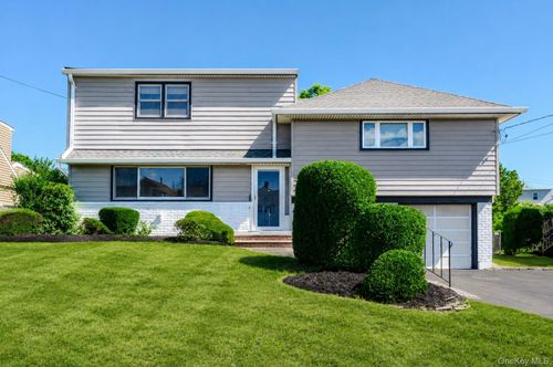 190 W Waukena Avenue, Hempstead, NY, 11572 | Card Image