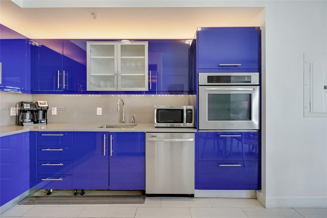 1802 - 3101 Bayshore Dr, Condo with 2 bedrooms, 2 bathrooms and null parking in Fort Lauderdale FL | Image 6