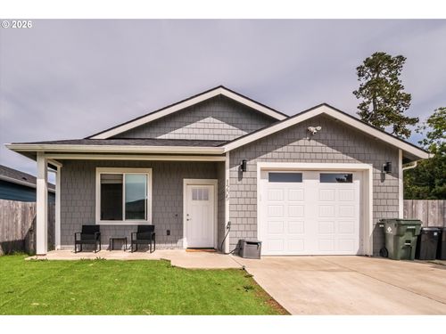 1205 Crocker St, Coos Bay, OR, 97420-3041 | Card Image