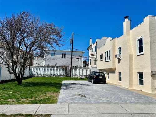 105 Mitchell Ave, Long Beach, NY, 11561-3819 | Card Image