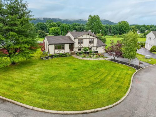 23 Buckingham Pl, Washingtonville, NY, 10992-1736 | Card Image