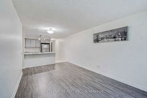 1016-18 Parkview Ave, North York, ON, M2N7H7 | Card Image