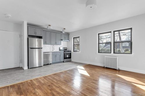 a-6 Brown Ave, Hempstead, NY, 11550-6907 | Card Image