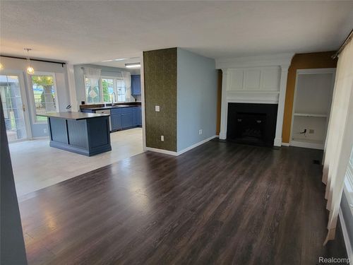 3912 Cambrook Ln, Waterford Twp, MI, 48329-1600 | Card Image