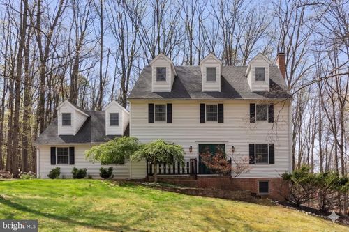 662 Shannon Rd, BOILING SPRINGS, PA, 17007-9643 | Card Image