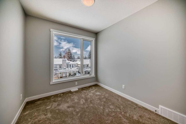 408 Shawnee Square Sw, Home with 3 bedrooms, 2 bathrooms and 3 parking in Calgary AB | Image 31