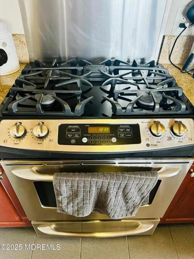APT-2205 - 1 Spring St, House other with 2 bedrooms, 2 bathrooms and null parking in New Brunswick NJ | Image 32