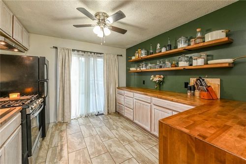 18108 E Shoshone Dr, Independence, MO, 64058-1143 | Card Image