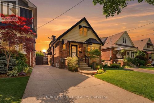 212 Wexford Ave S, Hamilton, ON, L8K2P2 | Card Image