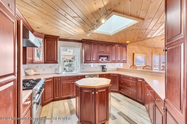 175 Boardwalk, House other with 8 bedrooms, 4 bathrooms and null parking in Point Pleasant Beach NJ | Image 22