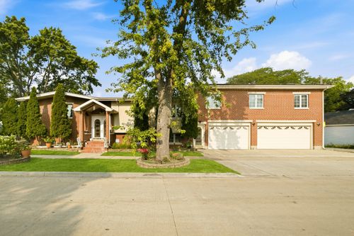 5900 Crain St, Morton Grove, IL, 60053-3011 | Card Image
