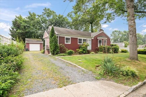 37 Church St, Syosset, NY, 11791-2626 | Card Image