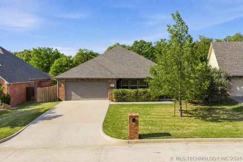 1005 Stone Creek Dr, Ardmore, OK, 73401-1462 | Card Image