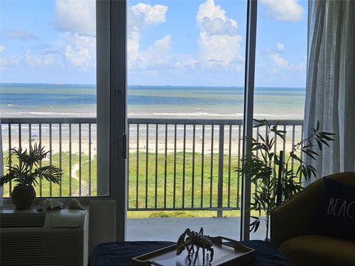 apt-804-415 E Beach Dr, Galveston, TX, 77550-3317 | Card Image