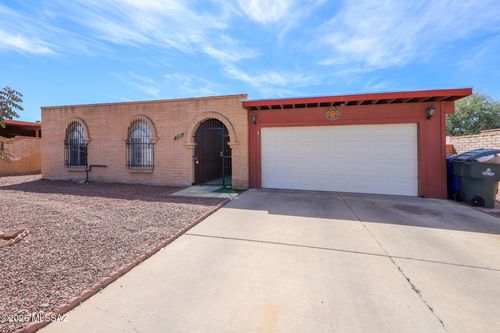 2210 E Oregon Street, Tucson, AZ, 85706 | Card Image