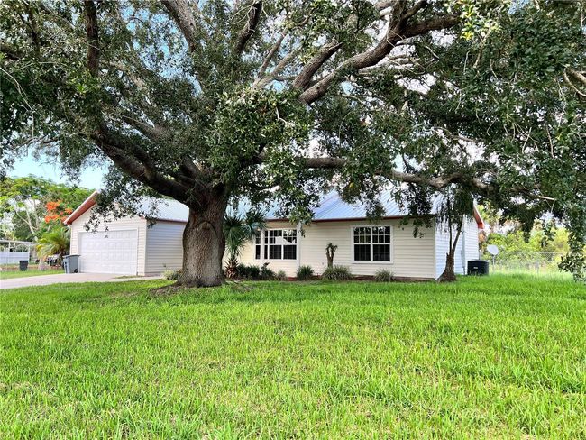 Front Yard large grandfather oak for shade | Image 7