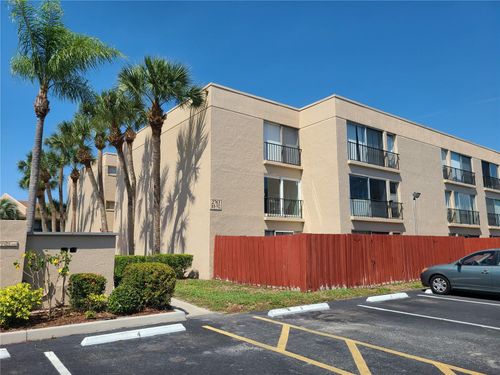 207-2763 Woodgate Ln, SARASOTA, FL, 34231-6468 | Card Image