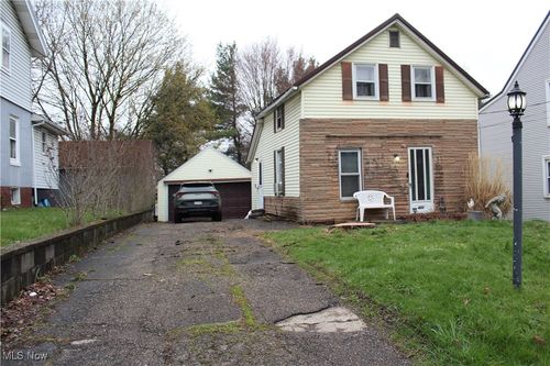 421 Nassau St W, East Canton, OH, 44730-1113 | Card Image