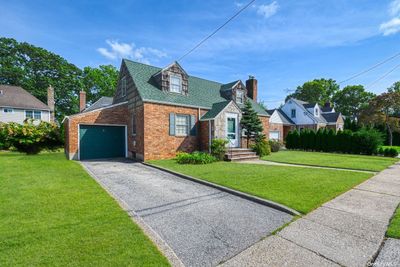 526 S 14th Street, House other with 4 bedrooms, 1 bathrooms and null parking in New Hyde Park NY | Image 2