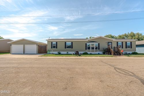 1623 Hawk Trl Se, Mandan, ND, 58554-4477 | Card Image