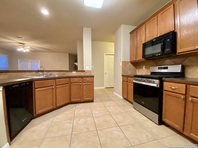 20707 Cliff Park, House other with 4 bedrooms, 2 bathrooms and null parking in San Antonio TX | Image 7